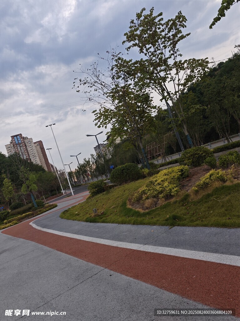 城市中的多彩休閑步道