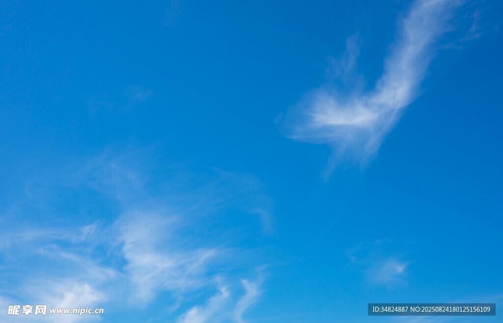 藍(lán)天飄著幾朵白云