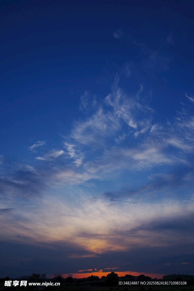 黃昏時分天空絢麗云彩