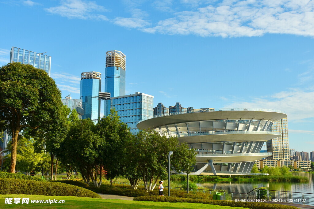 城市河畔現(xiàn)代建筑景觀
