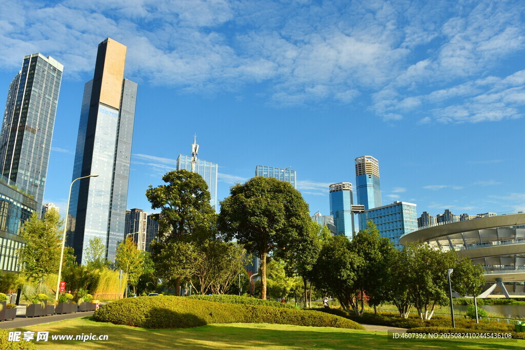 城市綠地與摩天大樓景觀