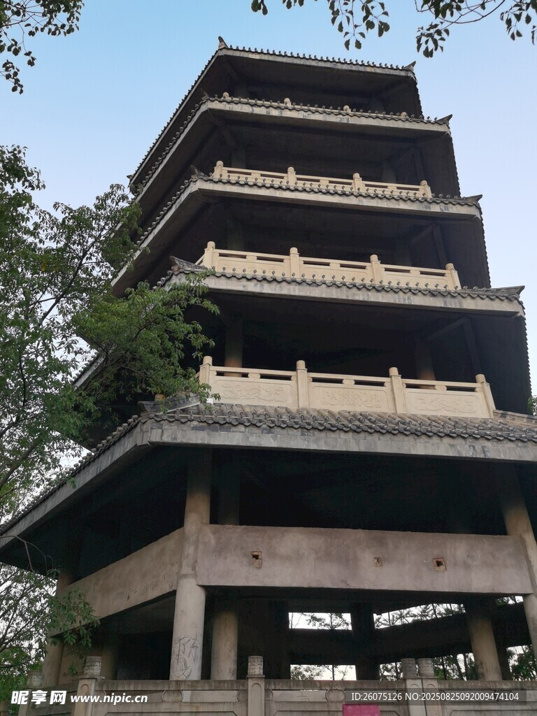 古雅多層塔樓建筑景觀
