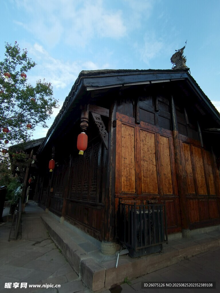 古樸木屋盡顯典雅韻味