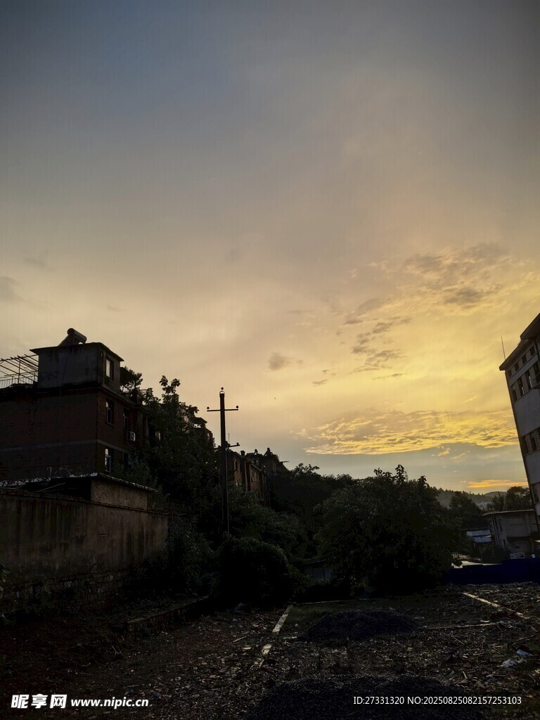 黃昏下的古老建筑景觀