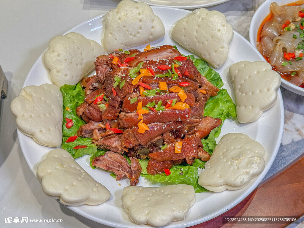 肘子夾餅