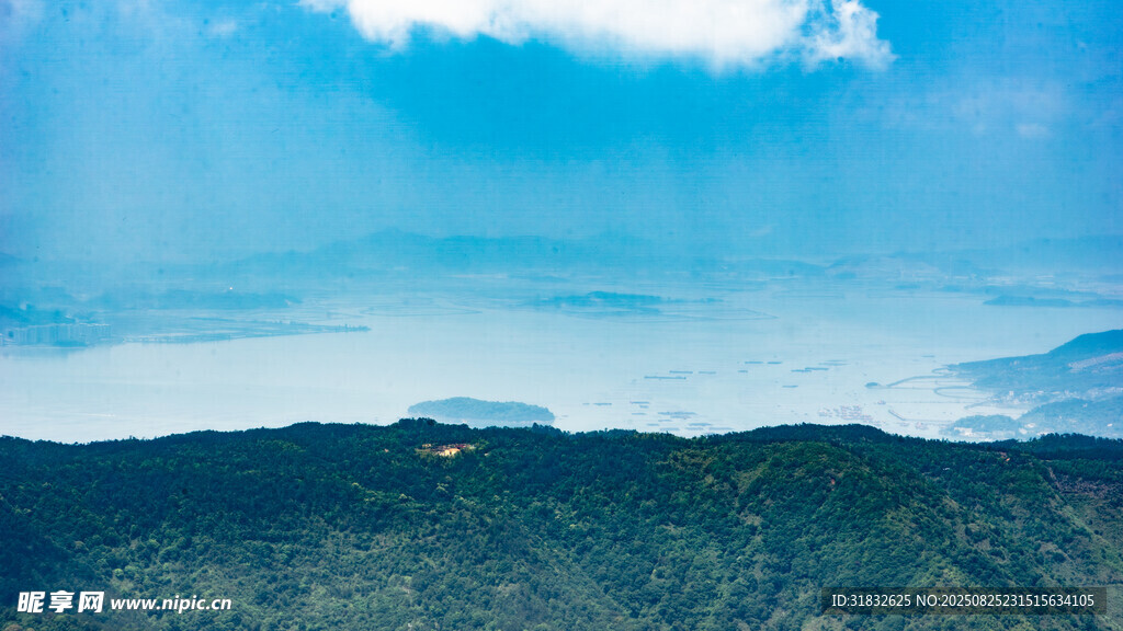 青山碧海間的壯闊景致