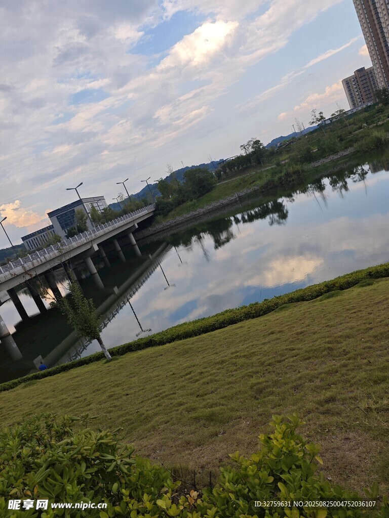 河畔橋梁風景