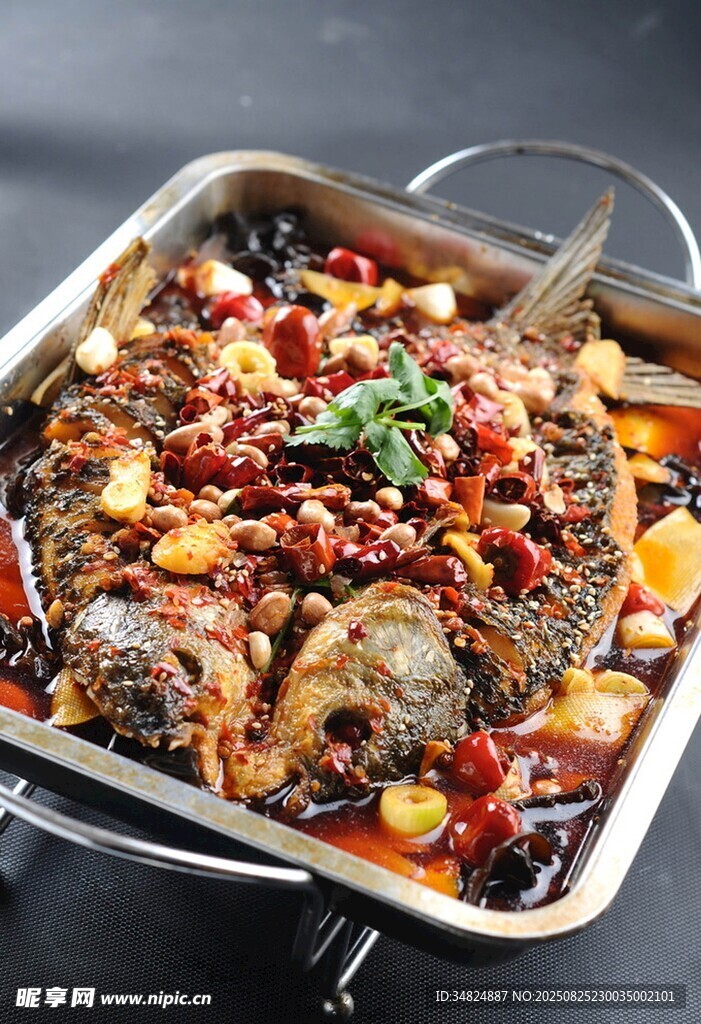 美味烤魚(yú)豐富食材誘人