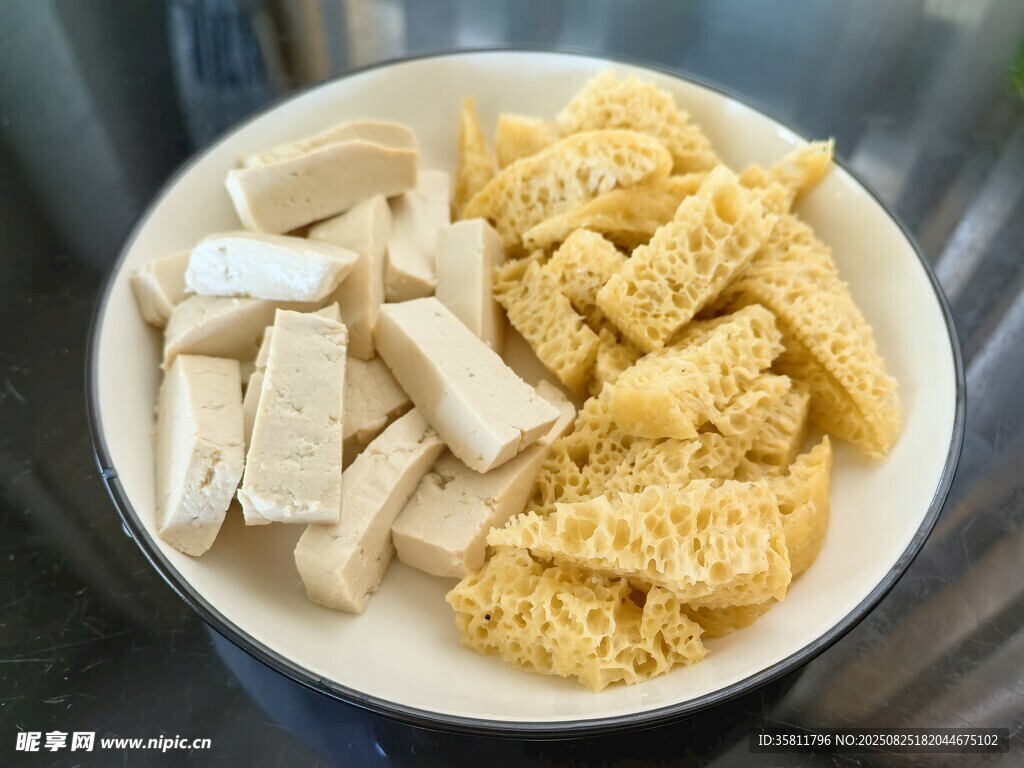 盤中豆腐跟面筋