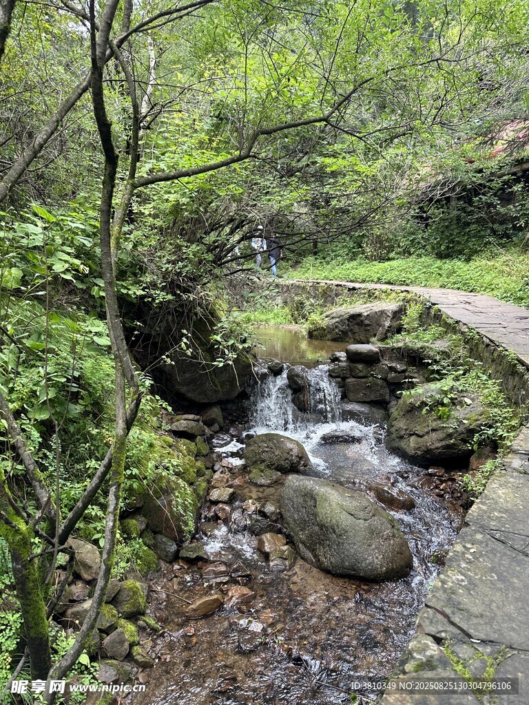 山間小溪