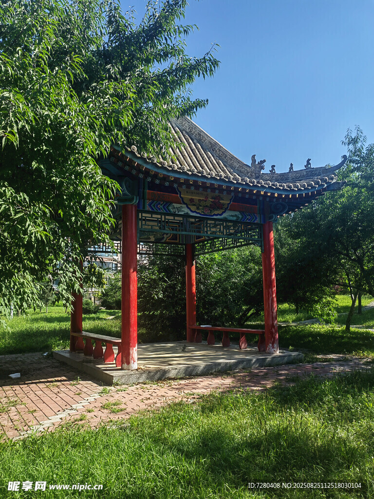 中式?jīng)鐾ち⒂诰G意之中