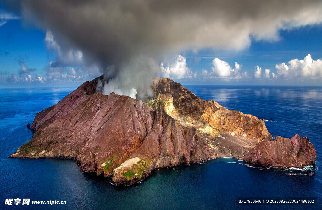 海上孤島火山壯麗景觀