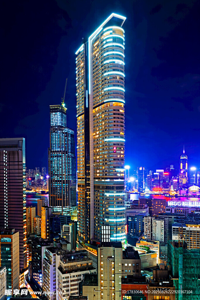 城市璀璨夜景摩天大樓