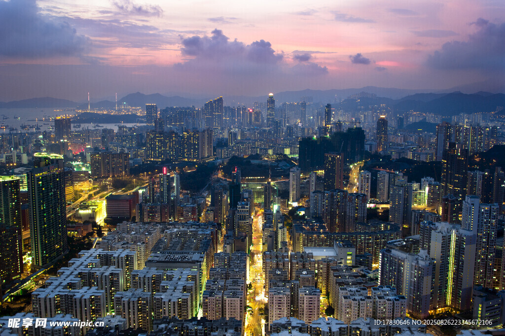 城市璀璨夜景俯瞰視角