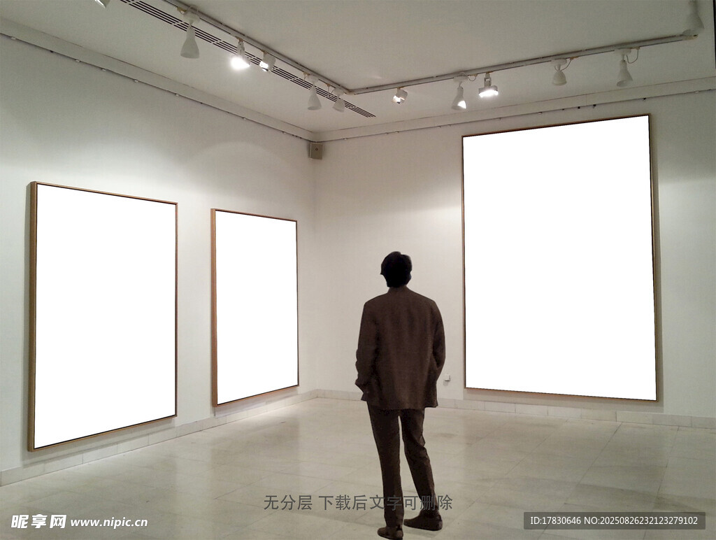 男子于展廳凝視空白畫(huà)框