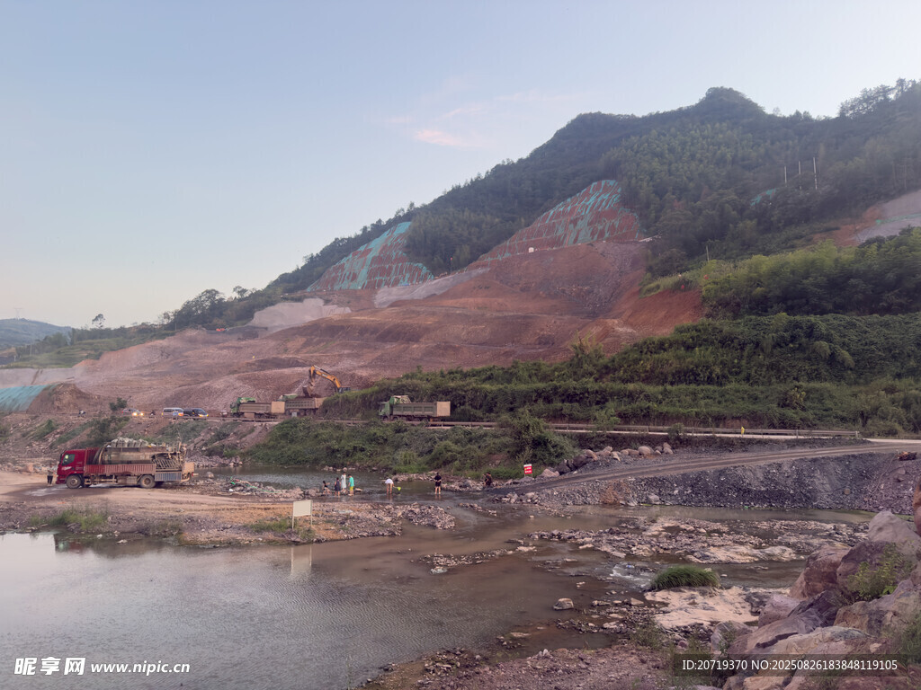 露天采礦場(chǎng)景