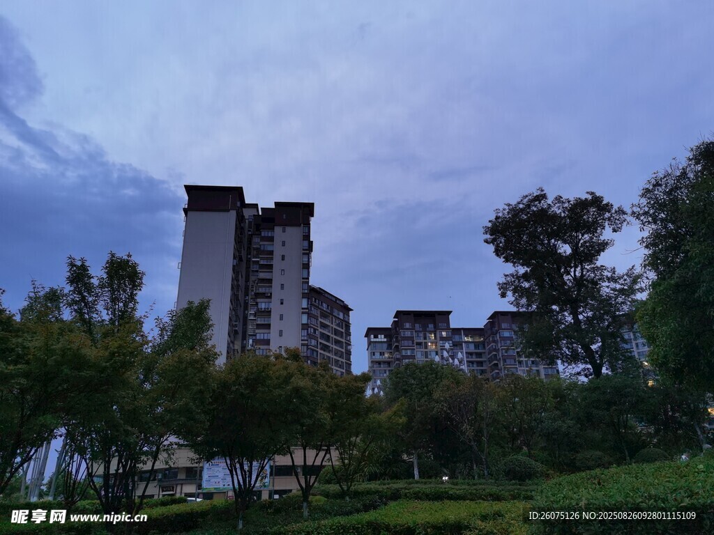 黃昏下的城市住宅區(qū)景觀