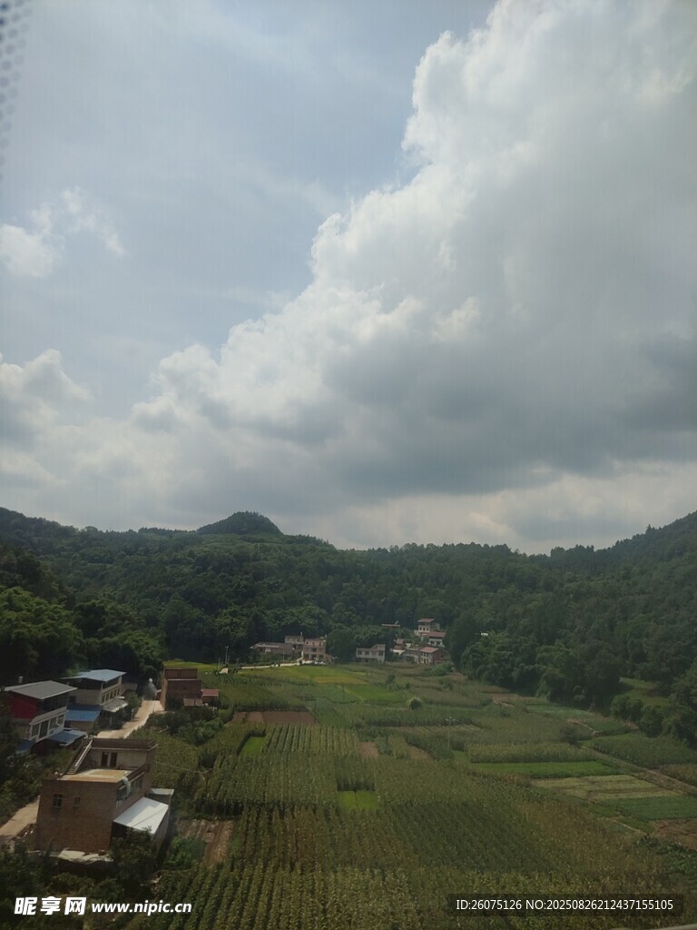山間村落田園風光美景