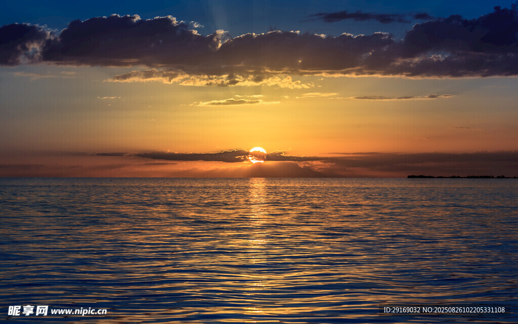 海上壯麗日落美景