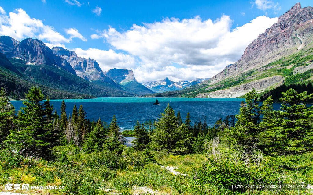美麗高山湖泊自然風(fēng)景