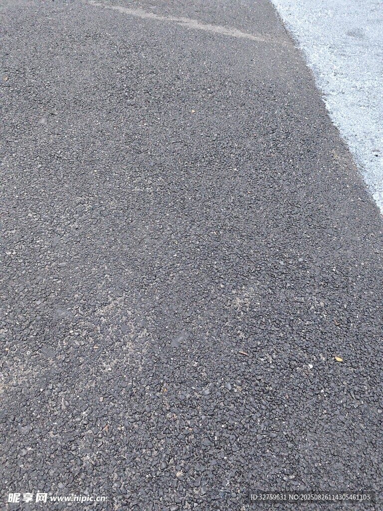 粗糙質(zhì)感的黑色路面