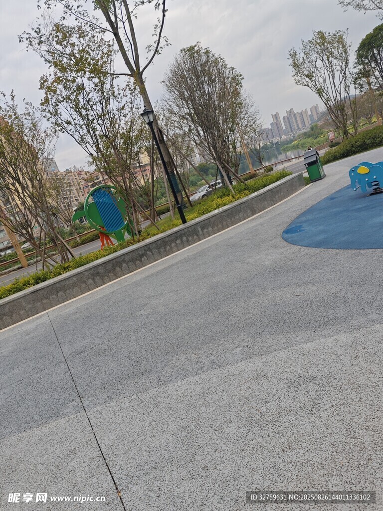 戶外空曠道路及周邊景致
