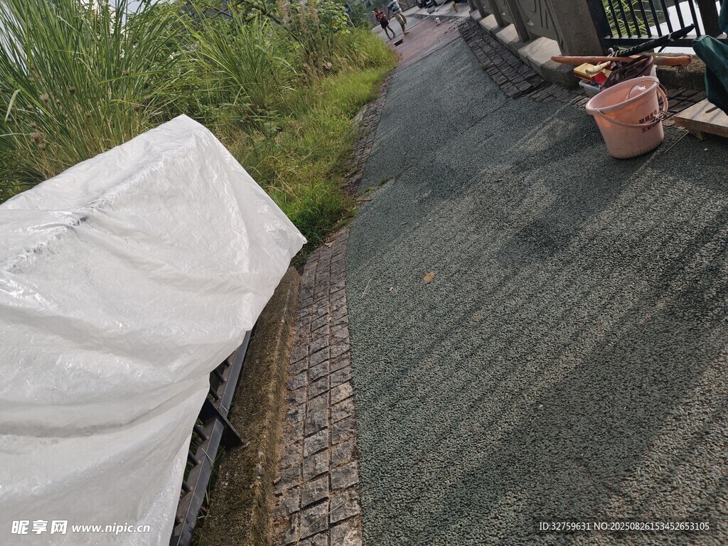 戶外覆蓋物與綠植場景