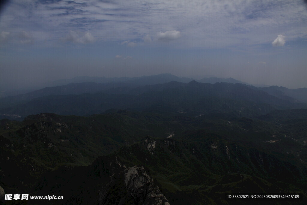 山巒云海壯麗風(fēng)光