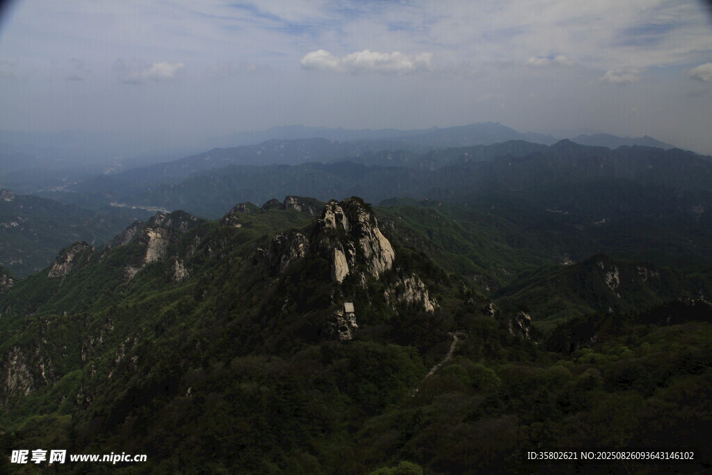 壯麗山巒景觀