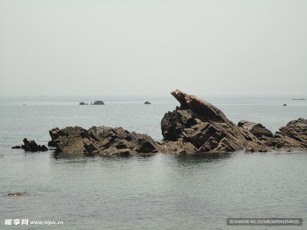 海邊礁石