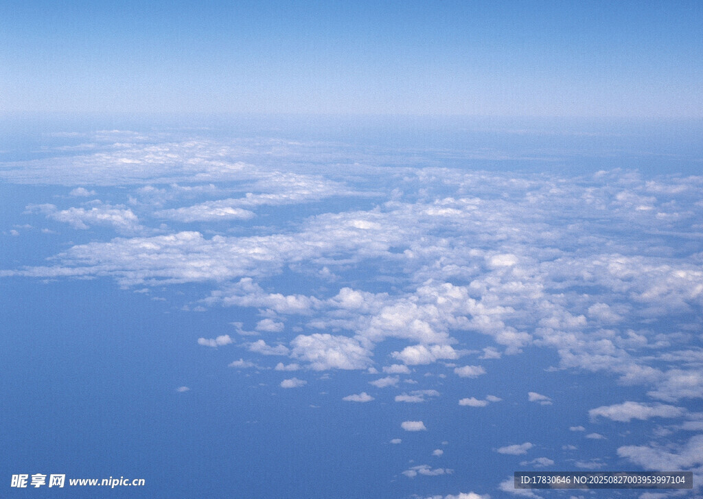 高空俯瞰的云海美景