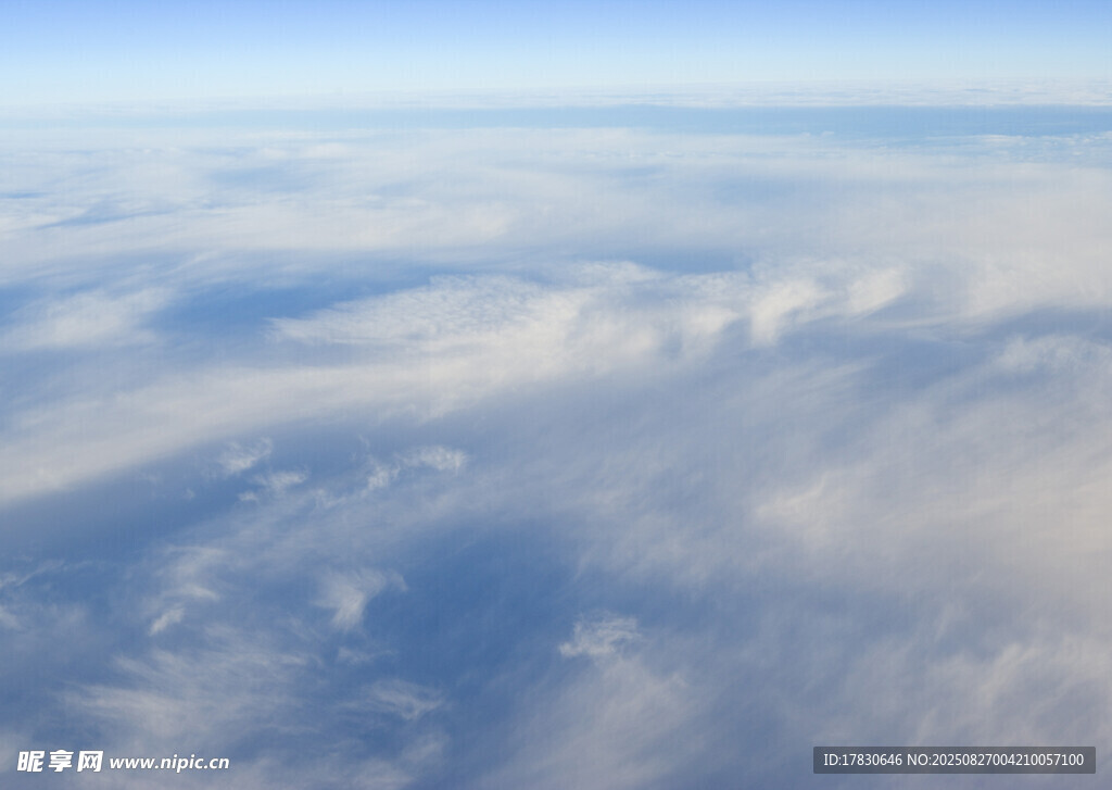 高空俯瞰云海美景