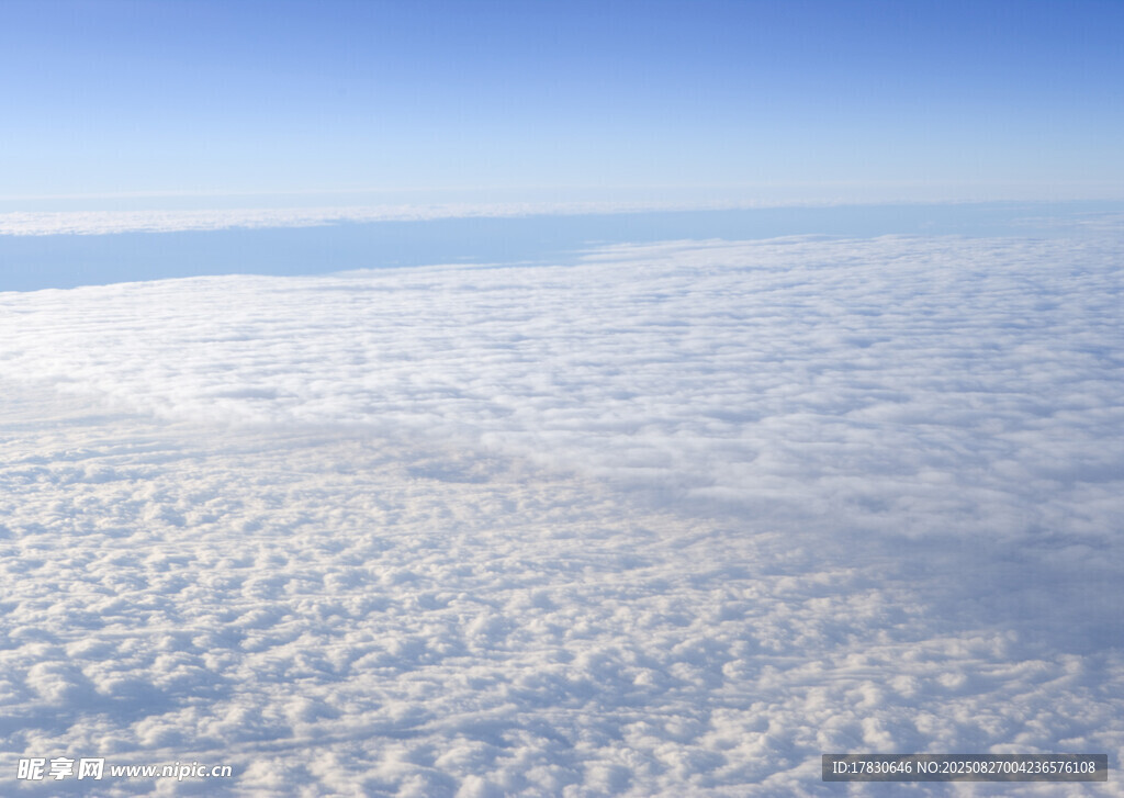 高空俯瞰云海美景