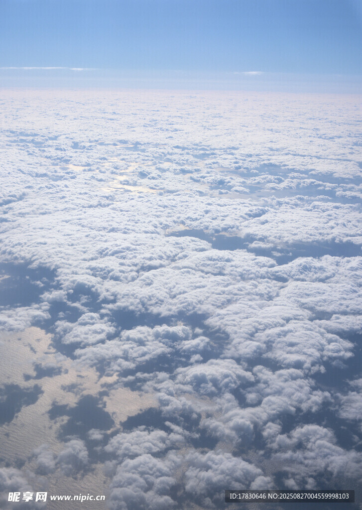 高空俯瞰云海美景