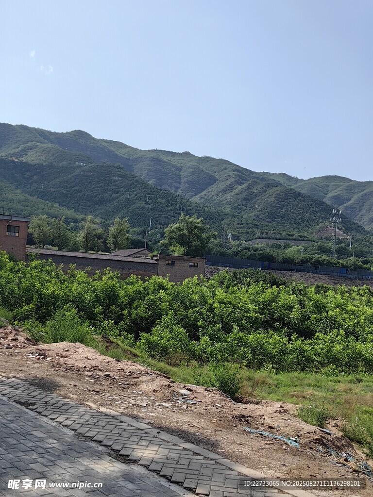 山間農(nóng)田風(fēng)光