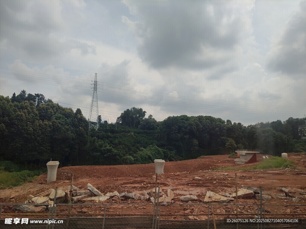 郊外荒地施工現(xiàn)場場景