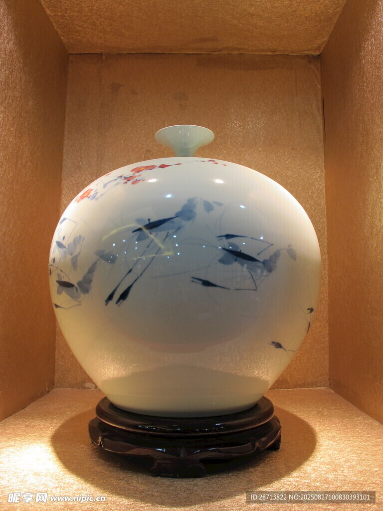 青花水墨蝦紋瓷瓶