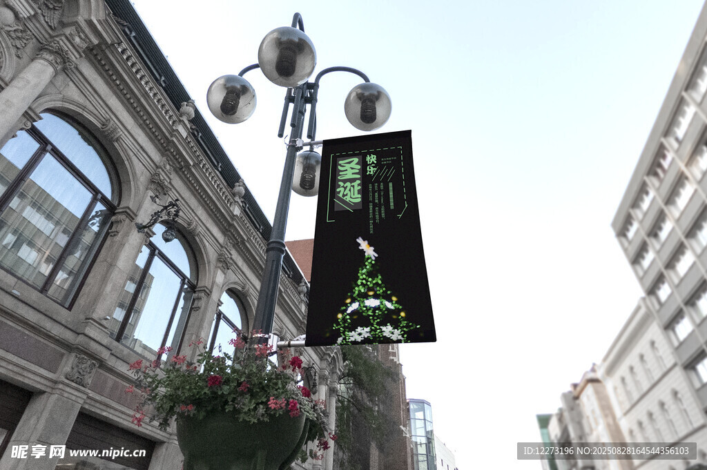 歐式街景路燈與建筑花卉