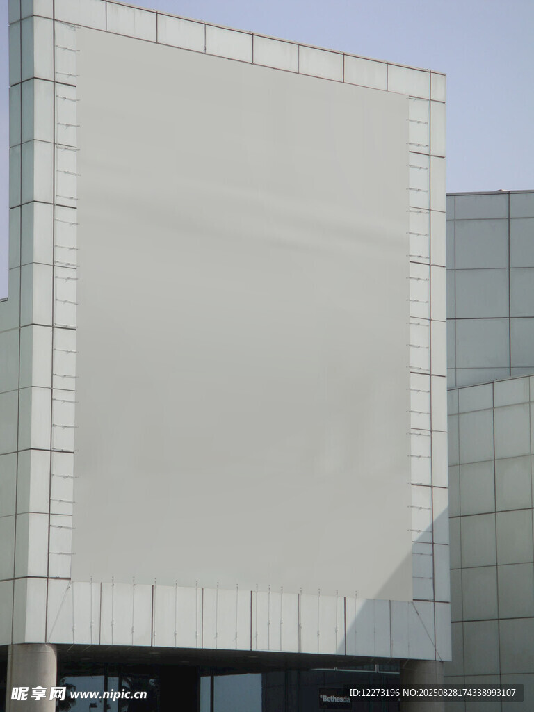 現(xiàn)代風(fēng)格空白幕墻建筑