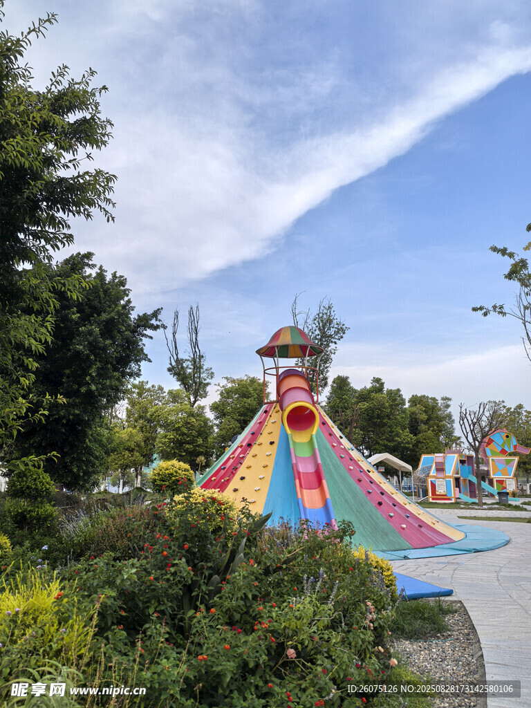 多彩戶外兒童滑梯樂園