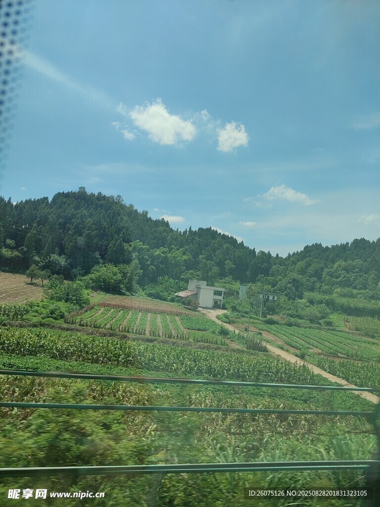 田園風(fēng)光窗外景
