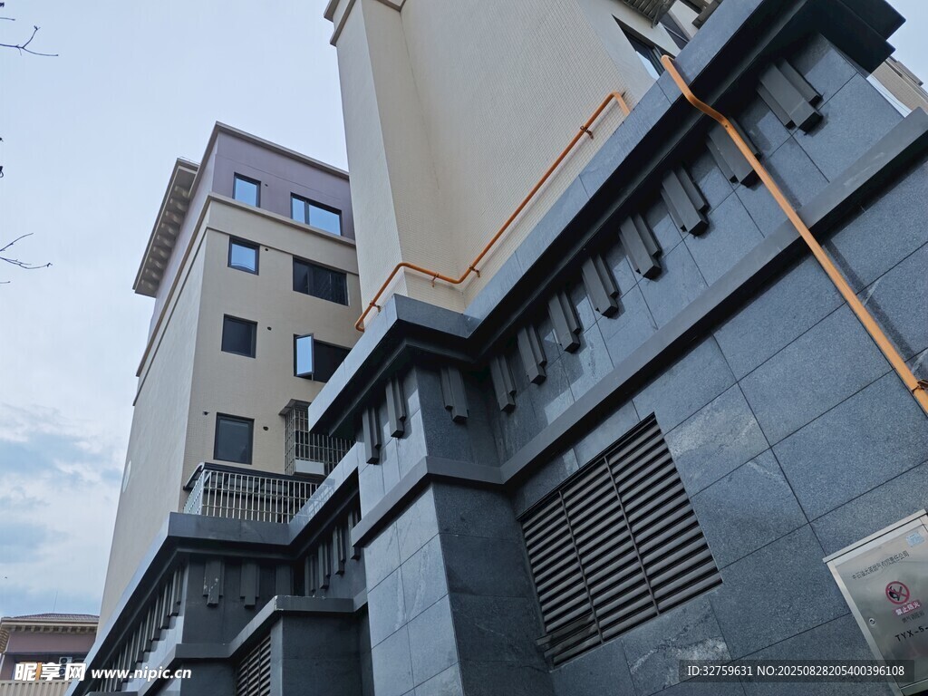 現(xiàn)代風(fēng)格城市建筑一角
