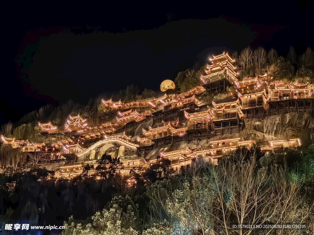 山城夜景璀璨燈火輝煌