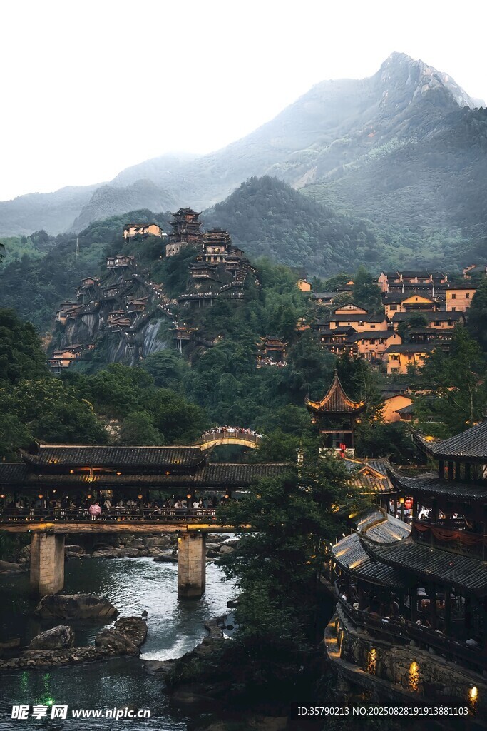 山間古村美景