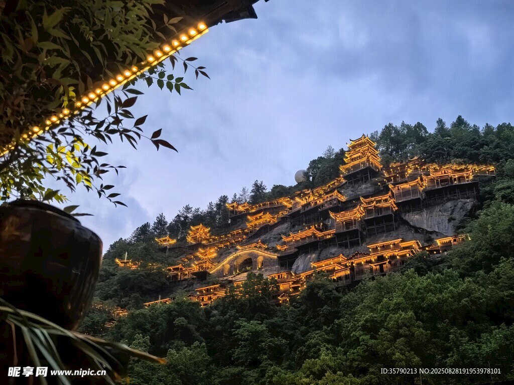 山間璀璨夜景 燈火輝煌