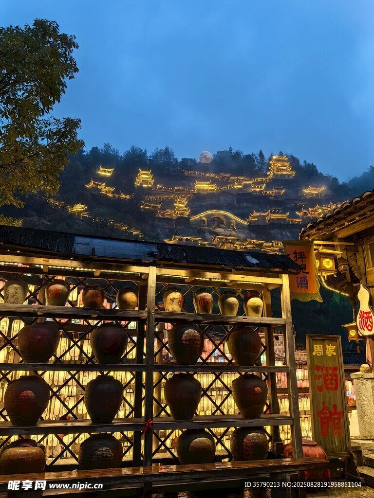 古寨夜景 傳統建筑韻味濃