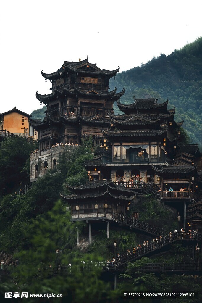 山間古建群 盡顯古韻風(fēng)采