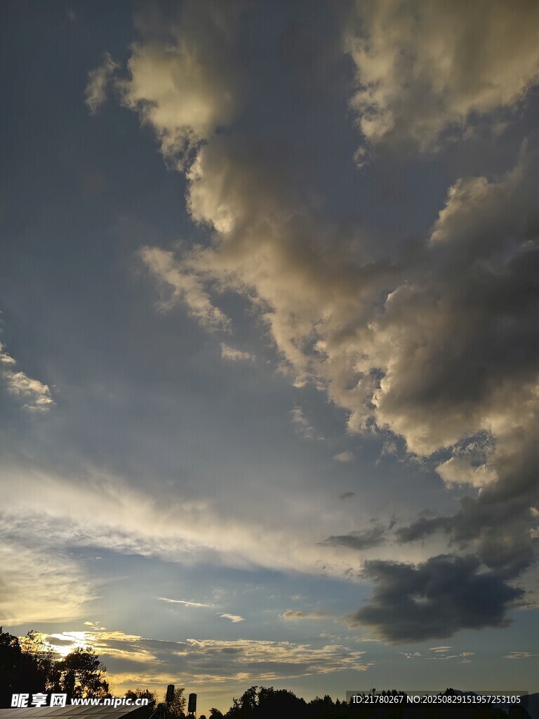 黃昏時分的壯麗云層景觀
