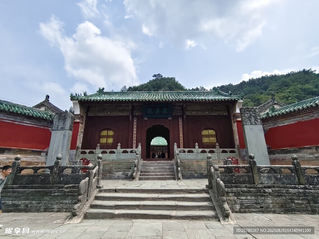 中式古建筑廟宇莊嚴(yán)景象
