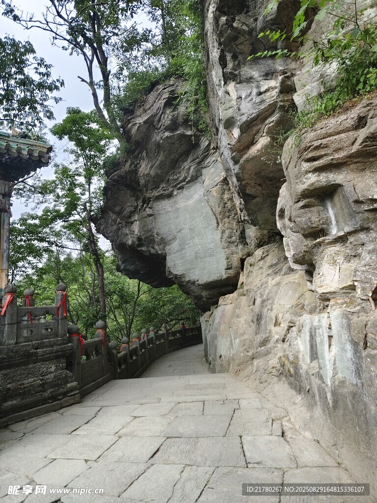山間石徑 自然奇景
